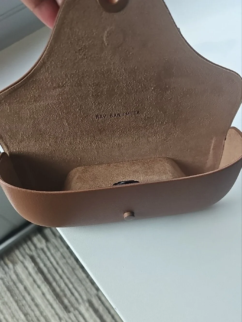 Ray-Ban META Glasses w/ Brown Leatherette Charging Case